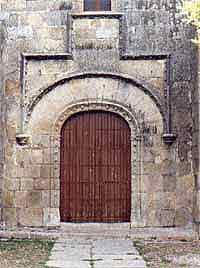 Portada de la iglesia de Aldea del cano. Foto guiarte.