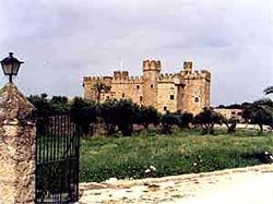 Cerca de Valdesalos existen varios castillos, uno de ellos es el de Argijuela de Abajo. Foto guiarte.