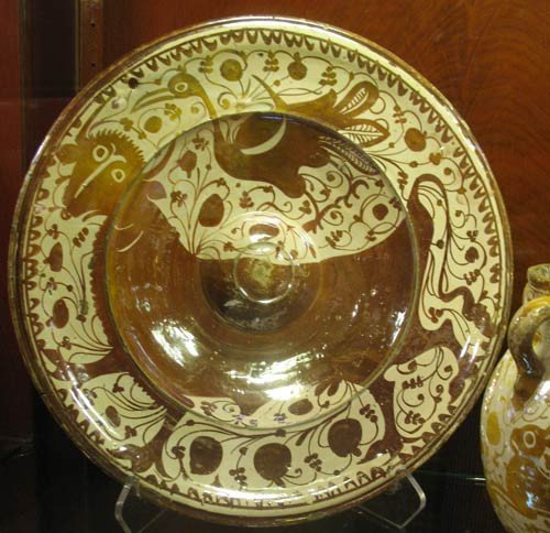 Otro magnífico plato de cerámica, procedente del levante español. Imagen de guiarte.com