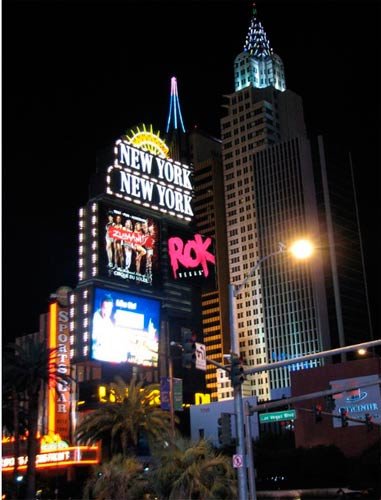 A veces, en Las Vegas encontramos la estética de Nueva York, y sus luces, recordando Times Square. Imagen de Rubén Alvarez. Guiarte.com Copyright.