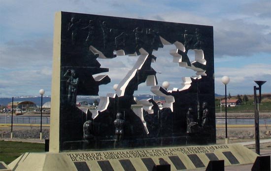 Estatua dedicada a las Malvinas. Imagen de guiarte.com