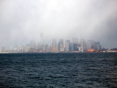 Imagen del sur de Manhattan. La bruma abraza los rascacielos. Imagen de Tomás Alvarez. Guiarte.com