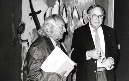 Rafael Alberti y Robert Motherwell en la exposición "Robert Motherwell" celebrada en la Fundación Juan March en 1980.